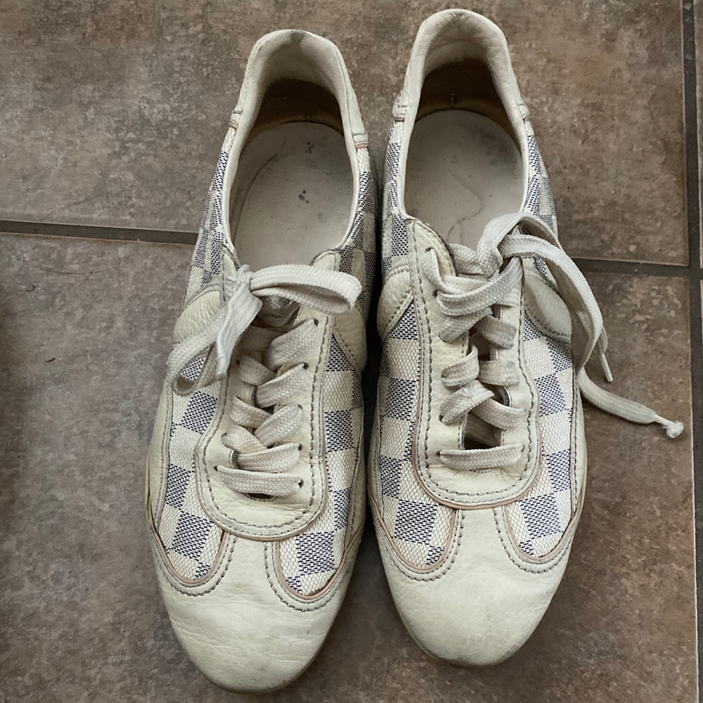Louis Vuitton Sneakers Size 39